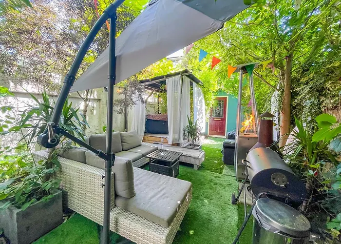 Double Room W/Projector & Garden Hot Tub
